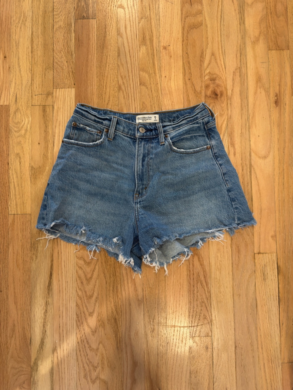 Abercrombie 90s High Rise Relaxed Cut Off Shorts